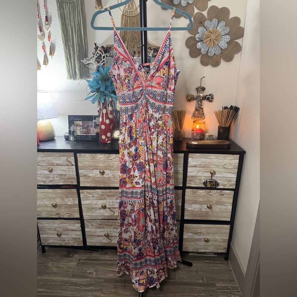 Angie Floral V-Neck Maxi Dress Size Large